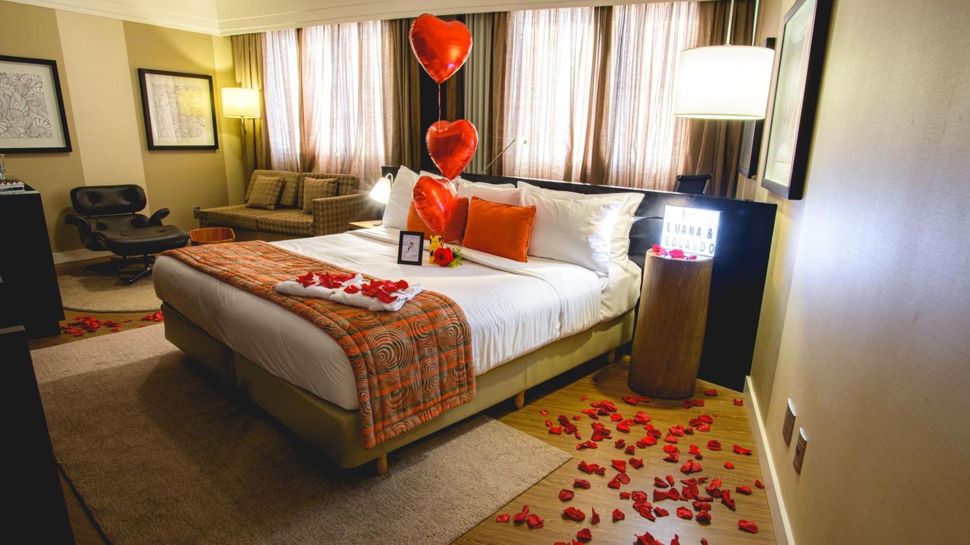 Radisson Alphaville Barueri Exteriör bild A bedroom decorated for Valentine's Day