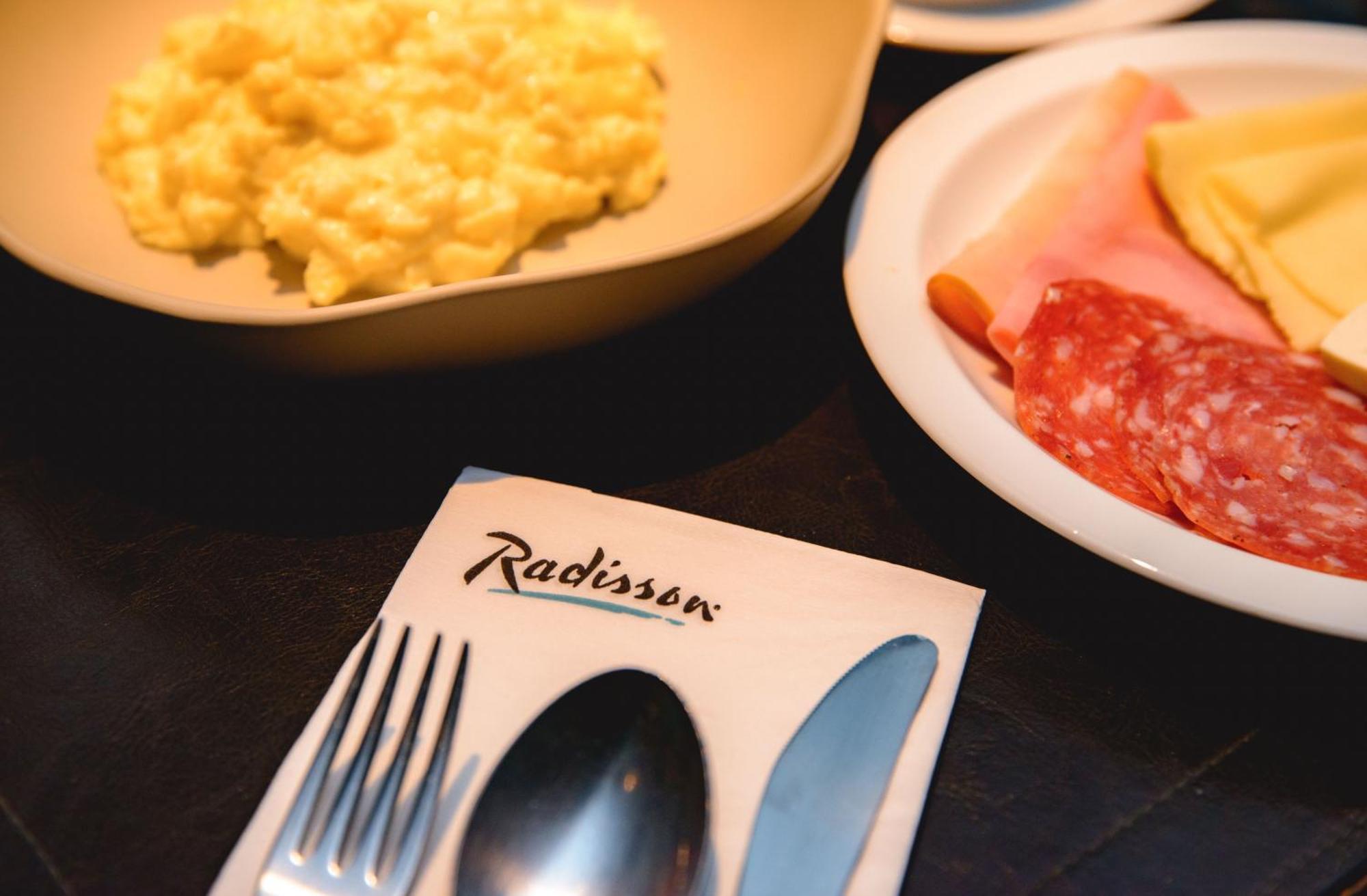 Radisson Alphaville Barueri Exteriör bild A Radisson hotel breakfast