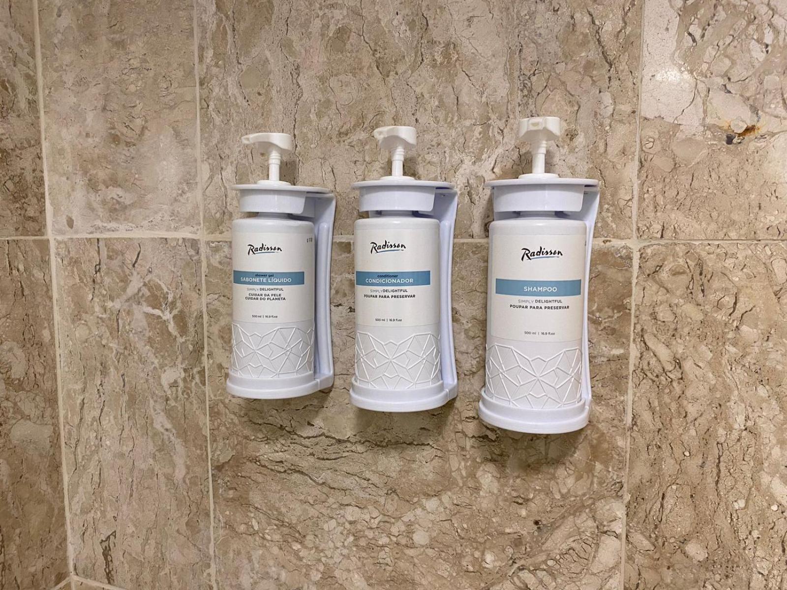 Radisson Alphaville Barueri Exteriör bild Shower dispensers