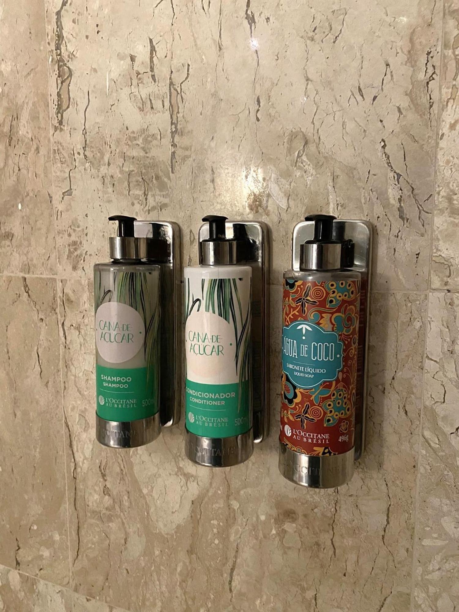 Radisson Alphaville Barueri Exteriör bild A selection of shower gel, shampoo and conditioner