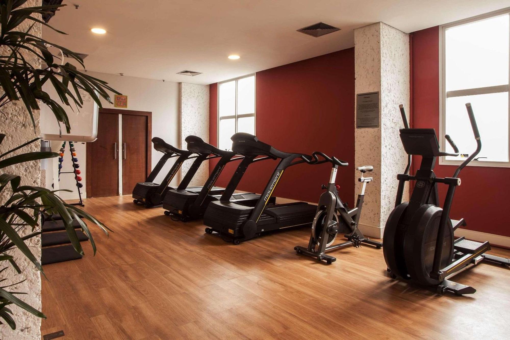 Radisson Alphaville Barueri Exteriör bild A gym in a hotel