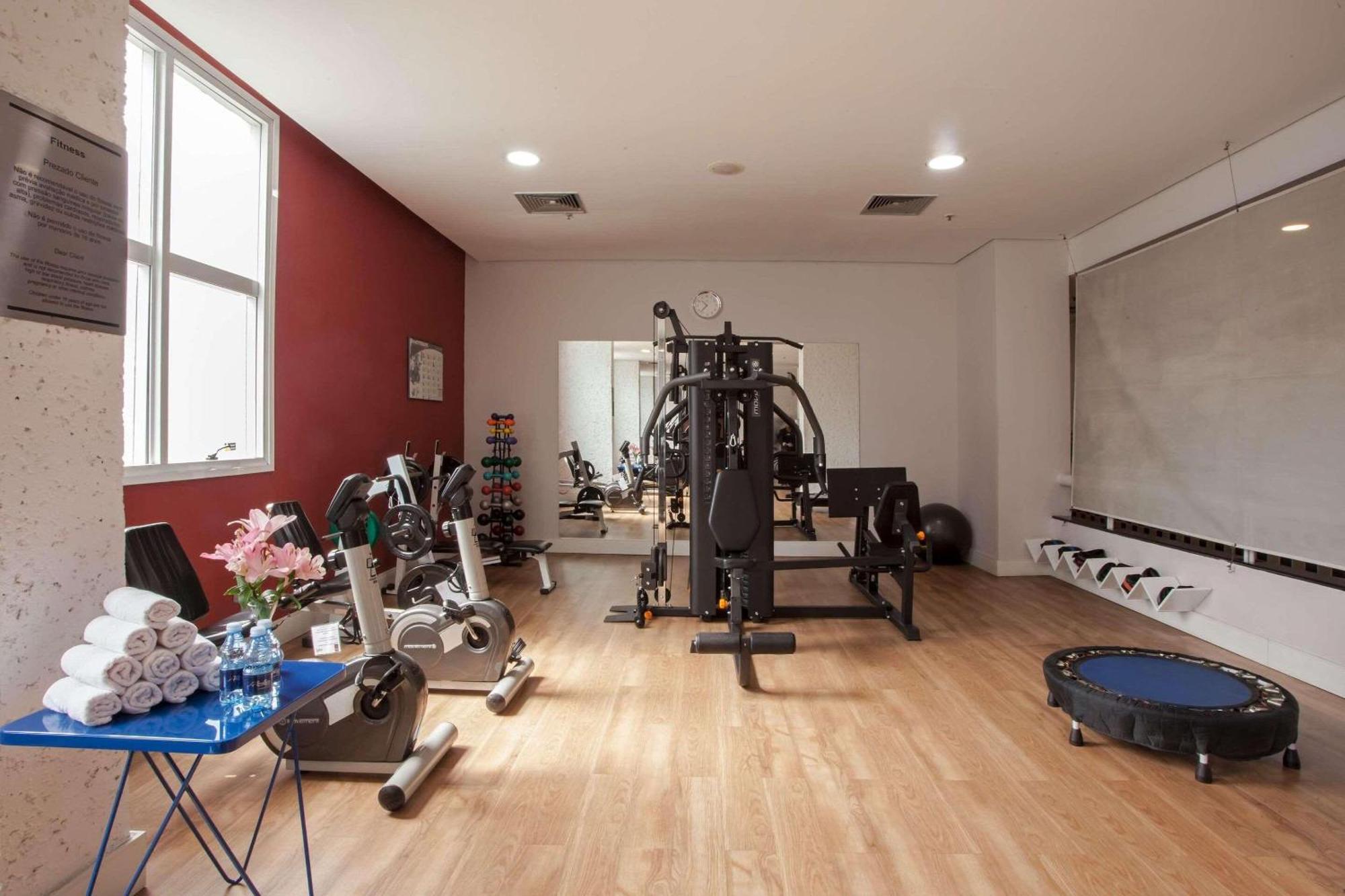 Radisson Alphaville Barueri Exteriör bild A private gym